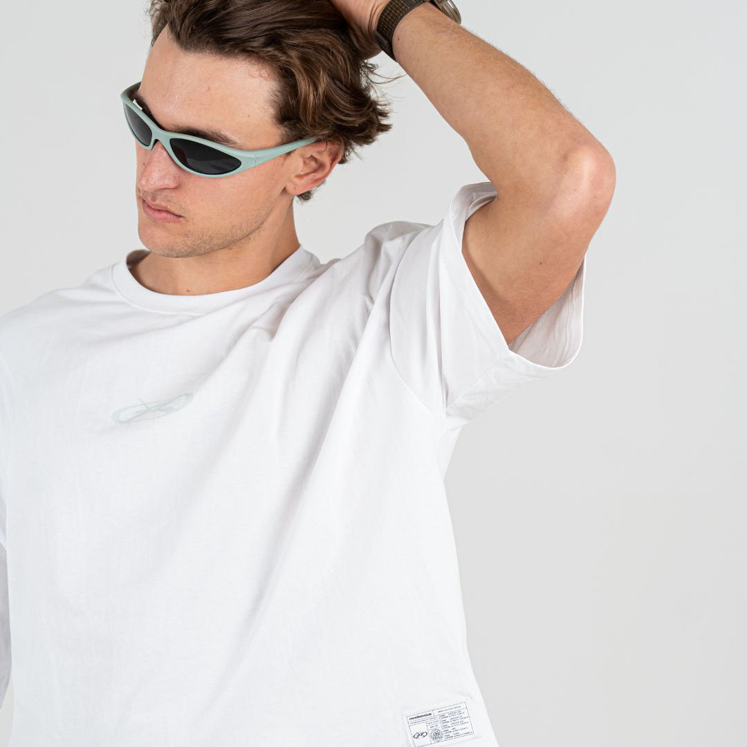 CROPPED T SHIRT / FADED WHITE