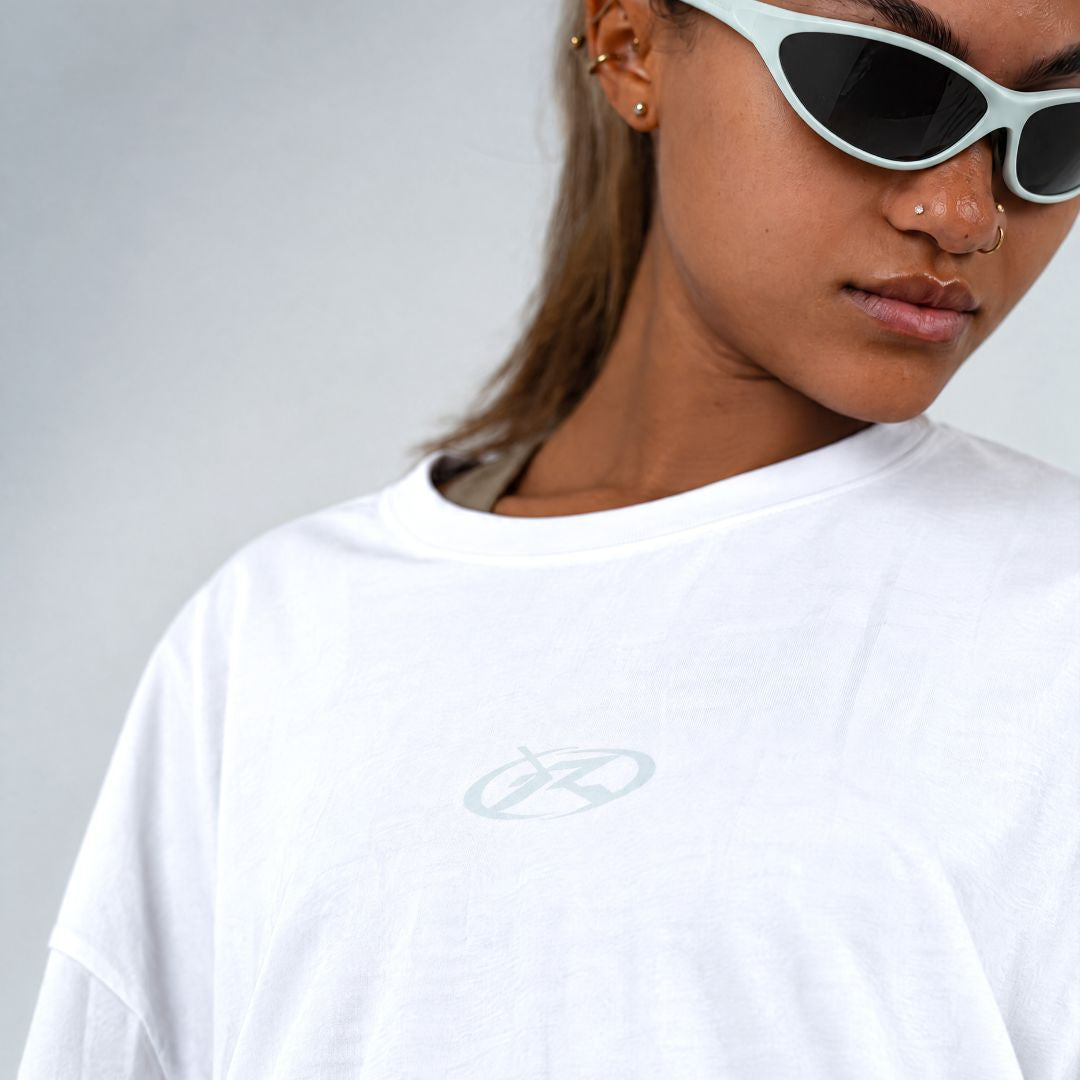 CROPPED T SHIRT / FADED WHITE